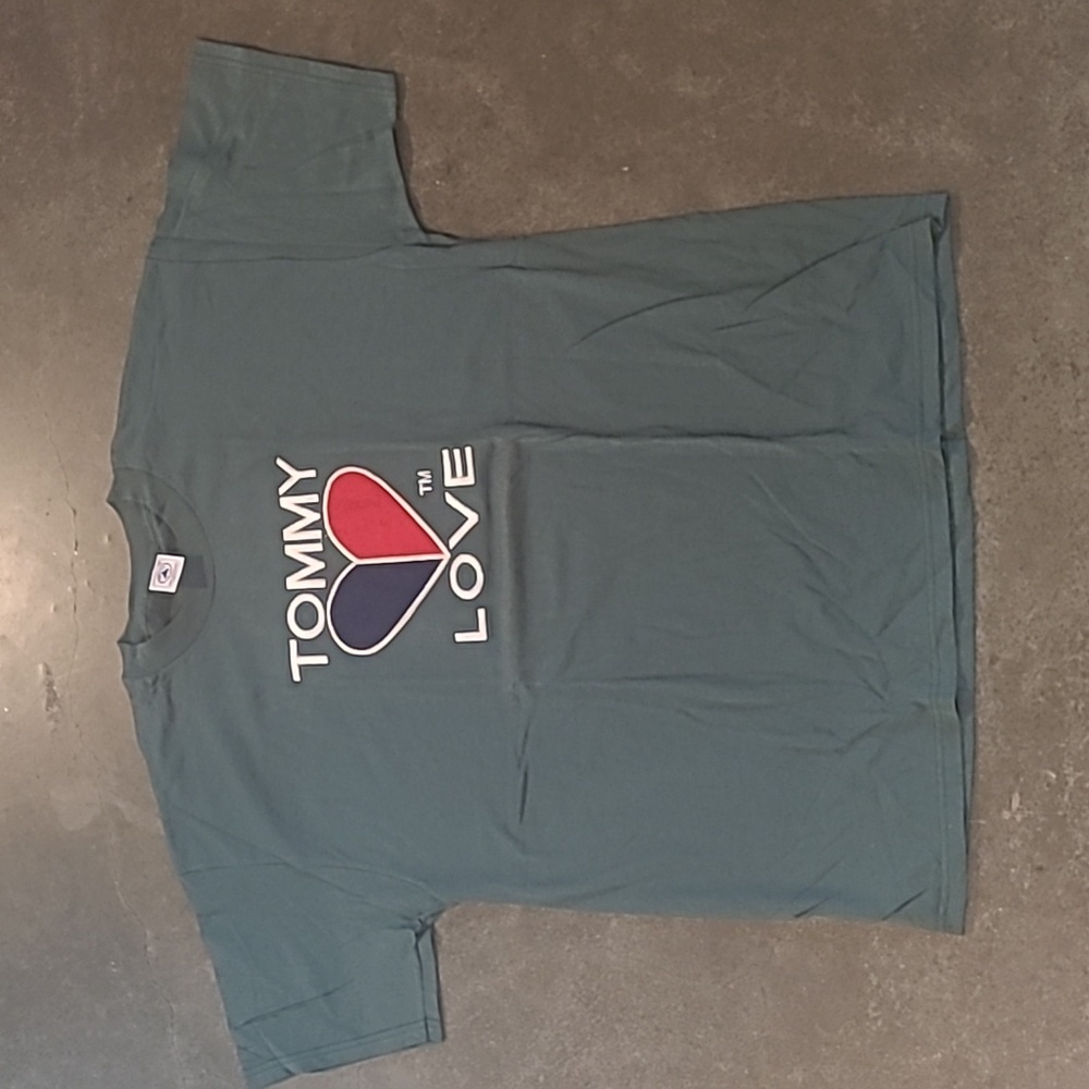 NWOT 90’s Vintage “Tommy ❤️ Love” Embroidered T-shirt